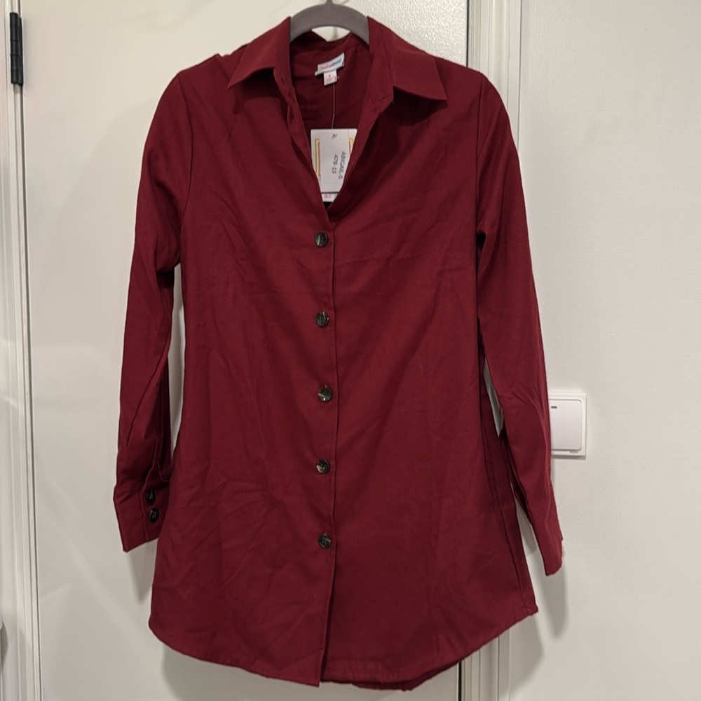 LuLaRoe Abigail long sleeve button shirt